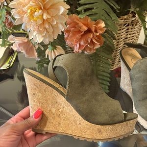 Olive Green 🫒🫒🫒 SUEDE Wedges 😍